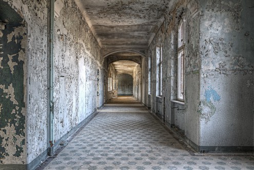 Michael Belhadi, Beelitz No.6 (Stadt, Ostdeutschland, Klinik, Tuberkuloseklinik, Verfall, Architektur, Nostalgie,   Wunschgröße, Wohnzimmer, Treppenhaus, Büro, Fotokunst, bunt)