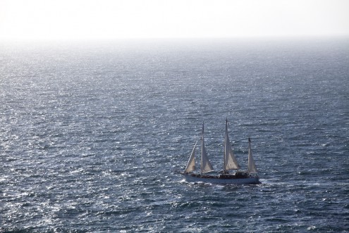 Micha Pawlitzki, Hart am Wind (Meer, Meeresbrise, Segelboot, Horizont, maritim, Luftbild, Vogelperspektive, Photografie, Wunschgröße, Wohnzimmer)