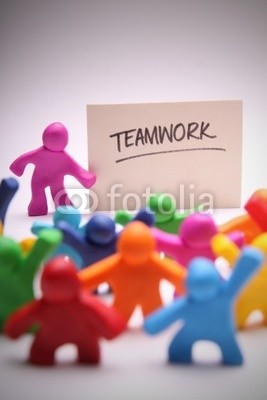 Mirko Raatz, Teamwork (zusammenarbeit, gespann, knete, puppe, männlich, leute, bunt, bunt, klein, sätze, kinder, kutsche, schule, schulkind, teller, gemeinschaft, glaube, zusammenarbeit, zusammenhalt, seminar, domplatte, lehrer, stärke, zusammen, anordnung, foto, fröhlic)