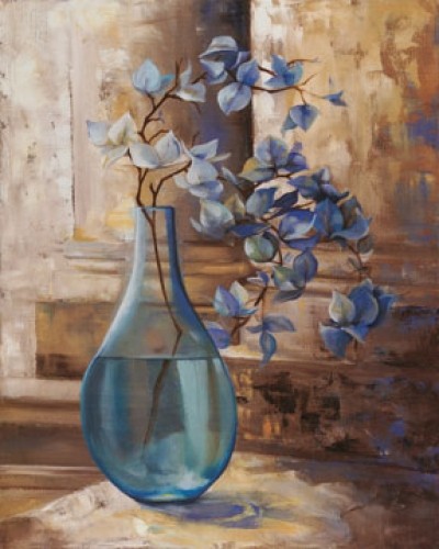 L. Montillio, Blue Glass Still I (Malerei, Stillleben, Blumenvase, Glasvase, Blütenzweig, Säulenbasen, Dorisches Basis, Wohnzimmer, Schlafzimmer, Treppenhaus, blau / braun)