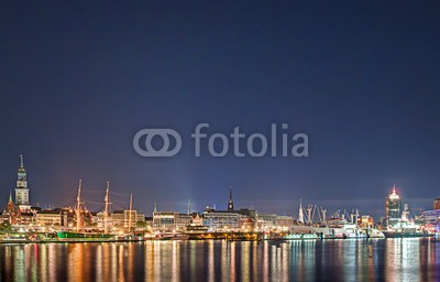 motorradcbr, Skyline von Hamburg bei Nacht 2 (Fotokunst,Städte,Skyline,Hamburg,Flur,Treppenhaus)