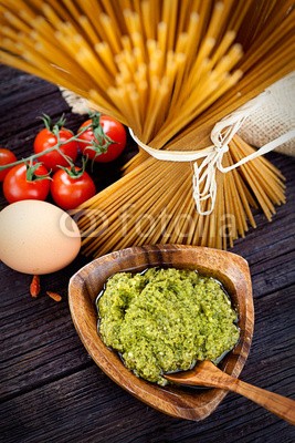 mythja, Pasta ingredients (ernte, saftiges, ackerbau, hintergrund, basilikum, chefkoch, kirsche, sammlung, kochen, diät, essen, ei, essen, frisch, obst, garten, knoblauch, grün, gesund, kraut, zutaten, italienisch, italien, küche, natürlich, ernährung, öl, oliven, organisc)