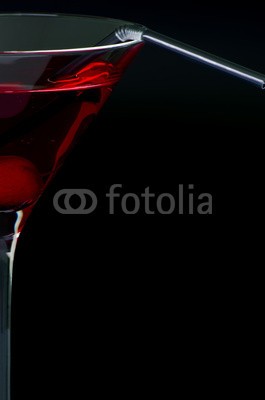 nanisimova, Red cocktail on black background with copy space (spirituose, alkohol, jahrestag, hintergrund, bar, getränke, blend, feier, classic, close-up, clubbing, cocktail, kalt, dunkel, trinken, frisch, spaß, glamour, glas, isoliert, life, flüssigkeit, martini, zusammenlegung, gemischt, modern, party, ro)