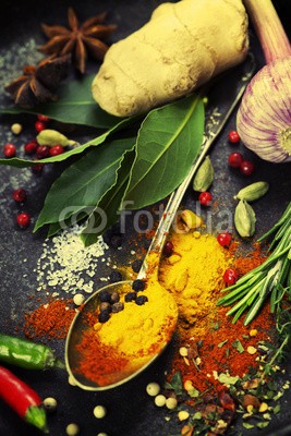 Natalia Klenova, Spices and herbs (gewürz, kraut, essen, asiatisch, indianer, close-up, gericht, pfeffer, paprika, natürlich, kardamom, türkisch, rot, aroma, handvoll, gelb, flavour, ingwer, orange, würze, different, traditionell, flavour, striegeln, close-up, dunkel, holz, kurkum)