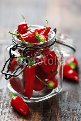Natalia Klenova, chili peppers (essen, pfeffer, mexikanerin, chilies, hot, rot, hintergrund, krug, glas, gewürz, kochen, küche, hölzern, paprika, holz, grün, objekt, entwerfen, frische, anblick, alt, verfärbt, feuer, retro, tapete, vegetarisch, tisch, reif, niemand, organisc)