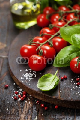 Natalia Klenova, Tomatoes with basil on wooden table background (tomaten, basilikum, anblick, makro, küche, eco, obst, frisch, essen, vegetarisch, tisch, reif, natürlich, gewürz, ackerbau, rot, leaf, pile, gemüse, figur, holz, stengel, sätze, kraut, hölzern, hintergrund, natur, öl, kochen, landesgrenzen, sal)