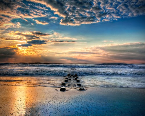 Natalie Mikaels, Into the Sea (Wunschgröße, Fotografie, Landschaft, Meeresbrise, Meer, Strand, Wellen, Wolken, Sonnenuntergang, Horizont, Abendstimmung, Ruhe, Badezimmer, Schlafzimmer, bunt)