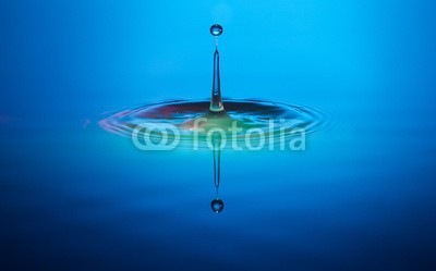 neondream, Wassertropfen (wassertropfen, wasser, flüssigkeit, fotografie, trinken, makro, abstrakt, kunst, spiegelung, flüssigkeit, balance, frieden, nass, klar, durchsichtig, trinken, blau, seele, frisch, trinkwasser, quelle, rege)