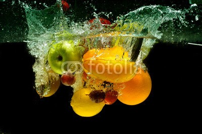 Nmedia, Fruit and vegetables splash into water (essen, frisch, platsch, obst, gesund, vegetables, wasser, flüssigkeit, wash, ackerbau, äpfel, hintergrund, banane, farbe, colorful, konzept, tau, diät, umwelt, weintraube, grün, zutaten, zitrone, life, natürlich, natur, objekt, orange, birne, lila, rot, s)