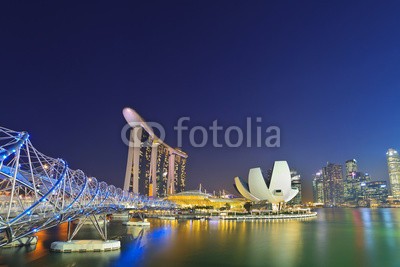 Noppasinw, Singapore Skyline and view of Marina Bay (singapur, skyline, stadt, tourismus, orientierungspunkt, reisen, urbano, nacht, abenddÃ¤mmerung, twilight, gebÃ¤ude, asien, architektur, szene, asiatisc)