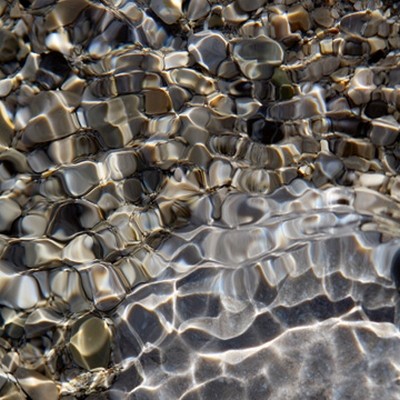 Ortwin Klipp, Liquids 29 (Fotokunst, Wasser, Bach, Steine, Klarheit, Frische, Büro, Business, Wohnzimmer, Wunschgröße, bunt)