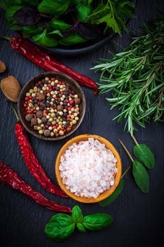 Panthermedia, Balas And Spices (Wunschgröße, Fotografie, Photografie, Kräuter, Gewürze, Chili, Basilikum, Rosmarin, Pfeffer, Salz, Küche, Gastronomie, Bistro, Restaurant, bunt)