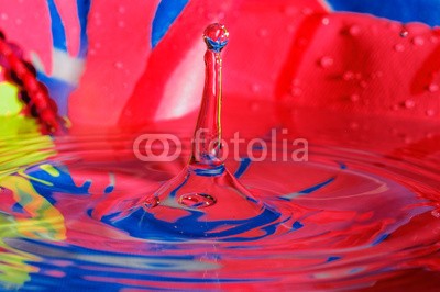 PETER LAKOMY, Splashing Colors, Splashing Water (wasser, wassertropfen, tau, bewegung, regenbogen, isoliert, flüssig, grün, rot, abstrakt, nass, welle, platsch, strömend, flüssigkeit, kunstvoll, verfärbt, fließen, bunt, kunst, blau, entladen, close-up, blase, vielfarbi)