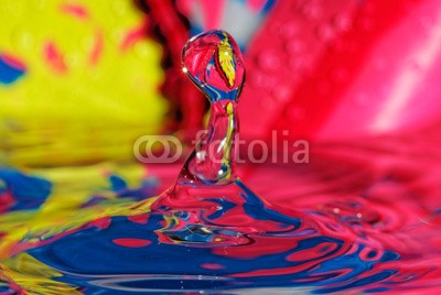 PETER LAKOMY, Splashing Colors, Splashing Water (wasser, wassertropfen, tau, bewegung, regenbogen, isoliert, flüssig, grün, rot, abstrakt, nass, welle, platsch, strömend, flüssigkeit, kunstvoll, verfärbt, fließen, bunt, kunst, blau, entladen, close-up, blase, vielfarbi)