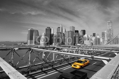 Philipp Wininger, Brooklyn Bridge Taxi, New York (brooklyn bridge, taxi, gelb, new york city, brücke, skyline, manhattan, bewölkung, himmel, stadt, skyscraper, skyscraper, lampe, brooklyn, bronx, chrysler, panorama, world trade center, big apple, freiheitsstatue, liberty island, freiheit, denkma)