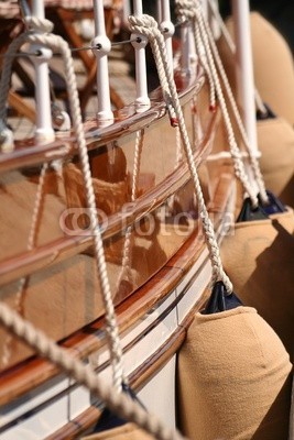 PHOTOPOLITAIN, team spirit esprit d'équipe voilier regate mer ocean yachting (segel, segelboot, boot, regatta, meer, ozean, segelsport, segelboot, mittelmeer, crew, azur, provence, stangen, regatta, segelboot, blau, boot, hafen, fischfang, fischer, seil, brücke, teakholz, besinnung, kette, anker, bar, steuerruder, welle, schau)