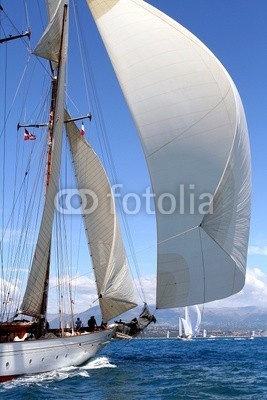 PHOTOPOLITAIN, team spirit esprit d'équipe voilier regate mer ocean yachting (segel, segelboot, boot, regatta, meer, ozean, segelsport, segelboot, mittelmeer, crew, azur, provence, stangen, regatta, segelboot, blau, boot, hafen, fischfang, fischer, seil, brücke, teakholz, besinnung, kette, anker, bar, steuerruder, welle, schau)