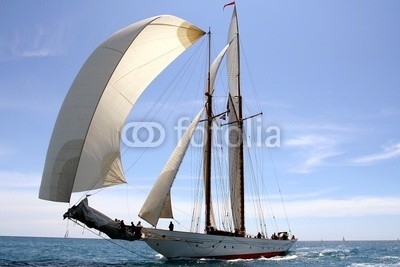 PHOTOPOLITAIN, team spirit esprit d'équipe voilier regate mer ocean yachting (segel, segelboot, boot, regatta, meer, ozean, segelsport, segelboot, mittelmeer, crew, azur, provence, stangen, regatta, segelboot, blau, boot, hafen, fischfang, fischer, seil, brücke, teakholz, besinnung, kette, anker, bar, steuerruder, welle, schau)