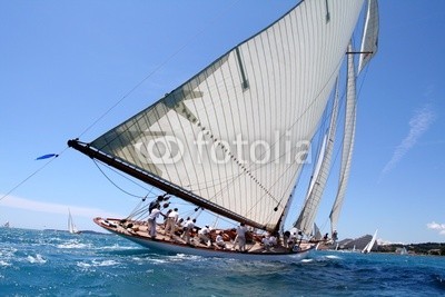 PHOTOPOLITAIN, team spirit esprit d'équipe voilier regate mer ocean yachting (segel, segelboot, boot, regatta, meer, ozean, segelsport, segelboot, mittelmeer, crew, azur, provence, stangen, regatta, segelboot, blau, boot, hafen, fischfang, fischer, seil, brücke, teakholz, besinnung, kette, anker, bar, steuerruder, welle, schau)