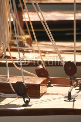 PHOTOPOLITAIN, team spirit esprit d'équipe voilier regate mer ocean yachting (segel, segelboot, boot, regatta, meer, ozean, segelsport, segelboot, mittelmeer, crew, azur, provence, regatta, segelboot, blau, boot, hafen, fischfang, fischer, seil, brücke, teakholz, besinnung, kette, anker, bar, steuerruder, welle, schaum, fahnenstang)