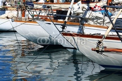 PHOTOPOLITAIN, voilier bateau pêche port mer méditerranée côte d'azur provence (segelboot, meer, mittelmeer, azur, provence, stangen, regatta, segelboot, blau, boot, hafen, fischfang, fischer, seil, brücke, teakholz, besinnung, kette, anker, bar, steuerruder, cre)