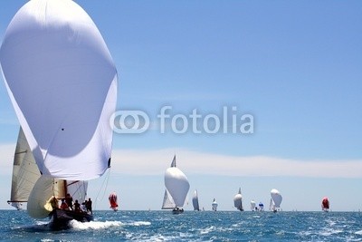 PHOTOPOLITAIN, voilier bateau régate port mer méditerranée côte d'azur provence (segelboot, meer, mittelmeer, crew, azur, provence, stangen, regatta, segelboot, blau, boot, hafen, fischfang, fischer, seil, brücke, teakholz, besinnung, kette, anker, bar, steuerruder, welle, schaum, fahnenstang)