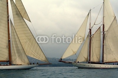 PHOTOPOLITAIN, voilier sailing yacht régate mer méditerranée côte d'azur (segelboot, meer, mittelmeer, azur, provence, stangen, regatta, segelboot, blau, boot, hafen, fischfang, fischer, seil, brücke, teakholz, besinnung, kette, anker, bar, steuerruder, crew, welle, schaum, fahnenstange, yacht, rass)