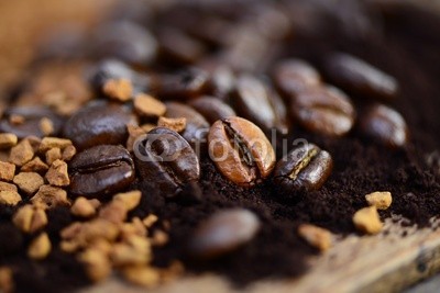 photocrew, Bohnen (kaffee, bohne, granulate, pulver, bohne, kaffeebohne, kaffeebohne, kaffeehaus, arabica, bistro, aroma, cappuccino, aroma, espresso, spaÃŸ, gerÃ¶stet, koffein, latte macchiato, rÃ¶sten, symbol, konzept, mÃ¤nner, mahlen, bar, straÃŸencafe, eiskaffe)
