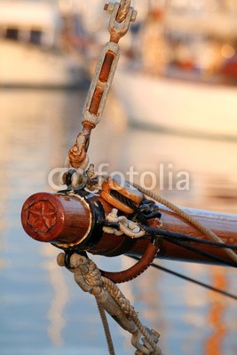 PHOTOPOLITAIN, team spirit esprit d'équipe voilier regate mer ocean yachting (segel, segelboot, boot, regatta, meer, ozean, segelsport, segelboot, mittelmeer, crew, azur, provence, stangen, regatta, segelboot, blau, boot, hafen, fischfang, fischer, seil, brücke, teakholz, besinnung, kette, anker, bar, steuerruder, welle, schau)