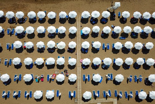Aumitcanan, Summer (Sonnenschirme, Strand, Urlaub, Wunschgröße, Luftbild, Vogelsperspektive, Wohnzimmer, Treppenhaus)