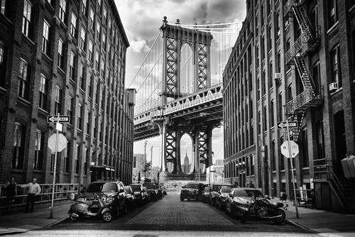 Lidia Vanhamme, In America (New York, Brooklyn Bridge, Häuserzeile, Häuserflucht, Feuerleitern, Perspektive, Straße, Wunschgröße, Fotokunst, Wohnzimmer, Büro, Treppenhaus, schwarz/weiß)