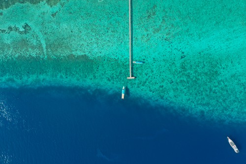 Masrie, Papa Garang Fishing Village (Ozean, Meer, Boote, Fischerei, Vogelperspektive, Luftbild, Fotografie, Geografie, Wunschgröße, Treppenhaus, blau/grün)