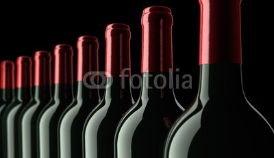 psdesign1, Weinflaschenreihe (rotwein, auslese, anbieten, sortiment, weinkeller, weinflasche, wein, bordeaux, rot, glas, burgunder, weinprobe, weinstock, verkostung, spaß, luxus, merlot, blumenstrauss, sommelier, jahrgang, shiraz, flasche, fass, einkäufer, progressio)