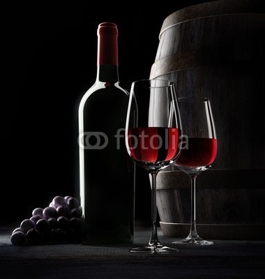 psdesign1, Weinflasche mt Gläsern und Fass (weinflasche, weingläser, glas, weinkeller, wein, weinfass, rotwein, bordeaux, rot, auslese, anbieten, sortiment, burgunder, weinprobe, weinstock, fass, verkostung, spaß, luxus, merlot, blumenstrauss, sommelier, jahrgang, shiraz, flasche, einkäufe)
