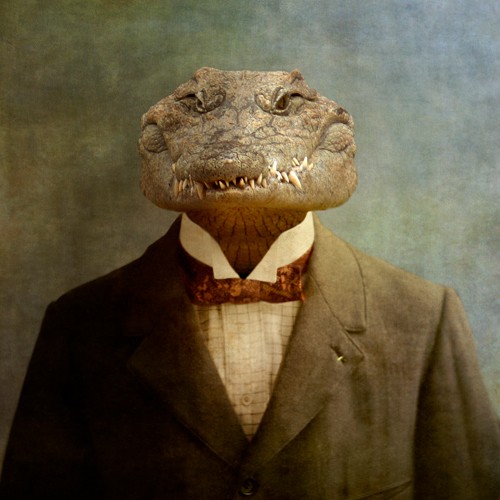 Martine Roch, The Boss (Krokodil, Cheff, Anzug, witzig, Humor, Tierportrait, Anthropomorphismus, Malerei, Wunschgröße, Wohnzimmer, Treppenhaus, bunt)