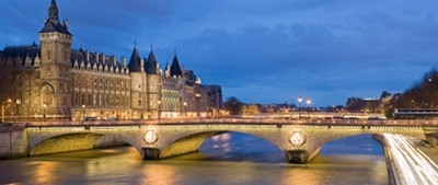 Rainer Mirau, Paris II (Conciergerie, Gebäude, Hauptstadt, Paris, Seine, Fluss, Brücke, Reflexionen, Metropole, Frankreich, Architektur, Städte, Fotografie, Abendszene, Wunschgröße, Wohnzimmer, Büro, bunt)