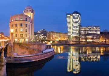 Rainer           Mirau           , Wien II (Donau, Fluss, Wien, Großstadt, Metropole, Hauptstadt, Hochhaus, Österreich, Abendszene, Beleuchtung, Städte, Fotokunst, Wunschgröße, Wohnzimmer, bunt)