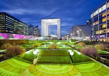 Rainer Mirau, Paris III (Paris, La Defense, Grande Arche, moderner Triumpgbogen, Abendszene, Beleuchtung, Städte, Architektur, Tesserakt, Fotokunst, Wunschgröße, Wohnzimmer, Büro, bunt)