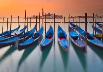 Rainer Mirau, Venedig III (Lagune, Gondeln, San Giorgio, Abendszene, Beleuchtung, Städte, Italien, Fotokunst, Wunschgröße, Wohnzimmer, bunt)