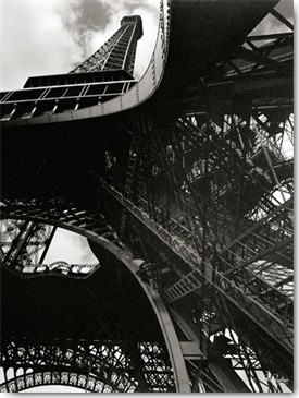 Ralf Uicker, Paris Eiffel III (Wunschgröße, Fotografie, Architektur, Eiffelturm, Konstruktion, Eisenstreben,  Metropole, Paris, Frankreich, Wohnzimmer, Büro, schwarz / weiß)