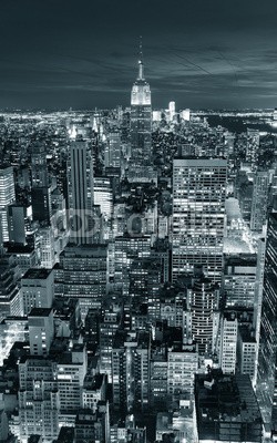 rabbit75_fot, Empire State Building closeup (new york city, new york city, manhattan, skyline, antennen, urbano, stadtlandschaft, skyscraper, nacht, abenddämmerung, abend, schwarz, weiß, schwarzweiß, wolken, bunt, orientierungspunkt, amerika, architektur, gebäude, stadt, altersgenosse, downtow)