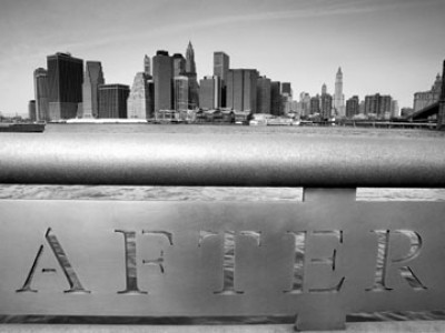 Thomas Reis, After (New York, Skyline, Architektur Brückengeländer, Wohnzimmer, Jugendzimmer, Treppenhaus, Colorspot, Photokunst, schwarz/weiß)