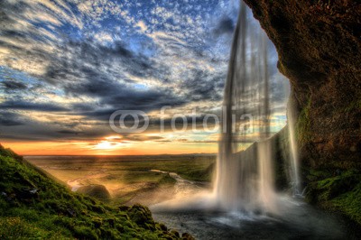 revoc9, Seljalandfoss waterfall at sunset in HDR, Iceland (Wasserfall, Sonnenuntergang, Island, Landschaft, Natur, Fotokunst, Wohnzimmer, Treppenhaus, Wunschgröße, bunt)