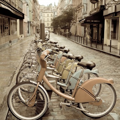 Alan Blaustein, City Street Ride (Fotografie, Nostalgie, Fahrräder, Leihräder, Wohnzimmer, Restaurant,  bunt)