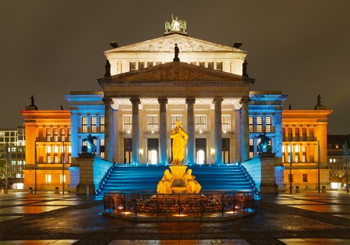 Rolf Fischer, Schauspielhaus (Wunschgröße, Fotokunst, Marktplatz, Gendarmenmarkt, Schauspielhaus, Metropole, Berlin, Architektur, Nachtszene, Beleuchtung, Flur, Treppenhaus, Wohnzimmer, bunt)