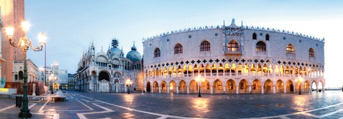 Rolf Fischer, Venedig Markusplatz (Wunschgröße, Fotokunst, Venetien, Venedig, Dogenpalast, Piazetta, Markuskirche, Abendszenen, Laternen, Architektur, Flur, Treppenhaus, Wohnzimmer, bunt)