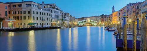 Rolf Fischer, Venedig Rialto Brücke (Wunschgröße, Fotokunst, Venetien, Venedig, Canal Grande, Rialto Brücke, Palazzi, Abendszenen,Reflexionen, Architektur, Flur, Treppenhaus, Wohnzimmer, bunt)