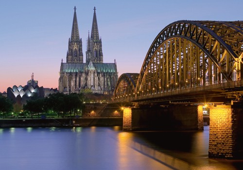 Rolf Fischer, Kölner Dom mit Deutzer Brücke (Wunschgröße, Fotokunst, Metropole, Köln, Deutzer Brücke, Kölner Dom, Fluss, Rhein, Abendszenen, Reflexionen, Architektur, Flur, Treppenhaus, Wohnzimmer, bunt)