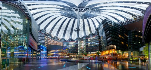 Rolf Fischer, Sony Center Panorama (Wunschgröße, Fotokunst, Metropole, Berlin, moderne Architektur, Japanisches Symbol, Kami, Nachtszene, Beleuchtung, Büro, Treppenhaus, Wohnzimmer, bunt)