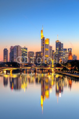 sborisov, Frankfurt am Main (Architektur, schön, blau, brücke, gebäude, business, mitte, zentrale, stadt, wolkenschleier, konstruktion, bezirk melk frank, downtown, abenddämmerung, europa, european, abend, frankfreich, futuristisch, deutsch, deutschland, dunst, hdr, highrise, angestr)